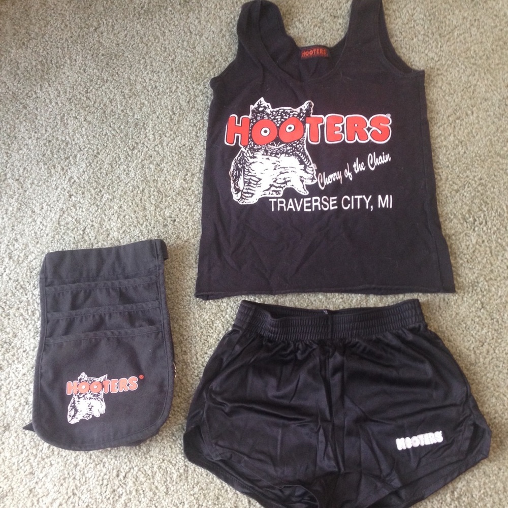Hooters outfit